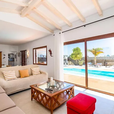 Villa Leon By